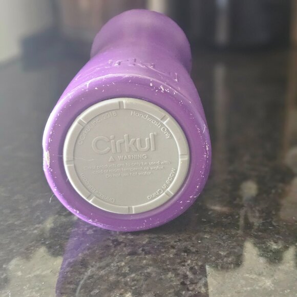Cirkul Purple Insulated Water Bottle & Comfort Grip Lid 22 oz - Picture 2 of 3